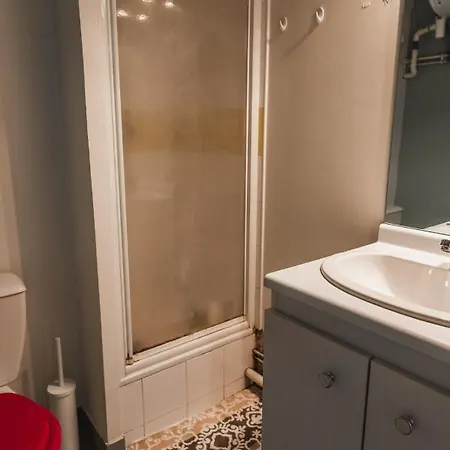 Апартаменты Hostnfly - Charming Studio Near Buttes-chaumont *