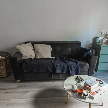 Hostnfly - Charming Studio Near Buttes-chaumont Париж