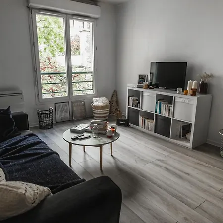 Апартаменты Hostnfly - Charming Studio Near Buttes-chaumont Париж