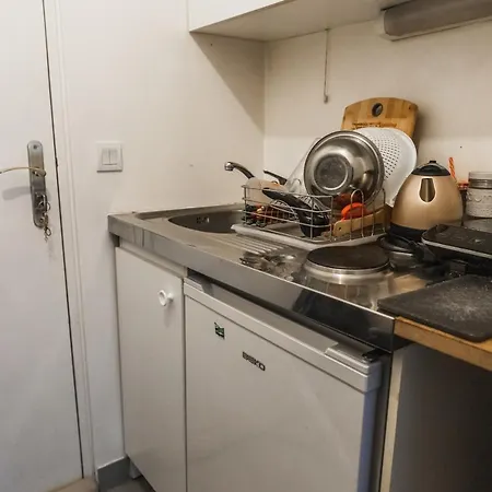 Апартаменты Hostnfly - Charming Studio Near Buttes-chaumont *